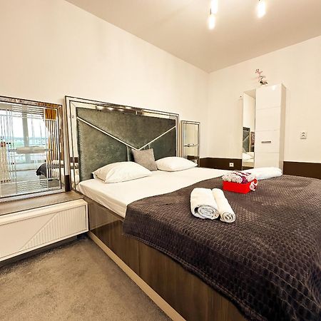The Royal - Studio With Balcony & Panoramic View Craiova Luaran gambar