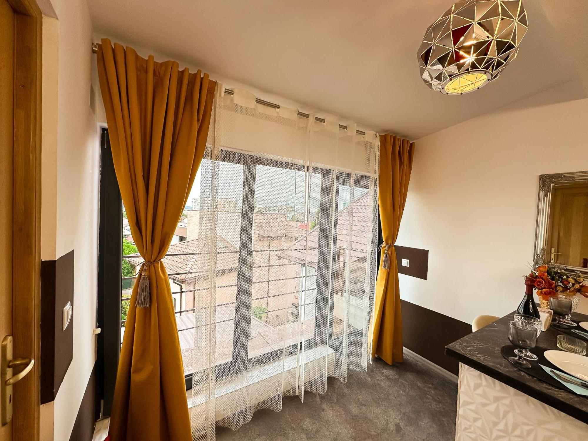 The Royal - Studio With Balcony & Panoramic View Craiova Luaran gambar