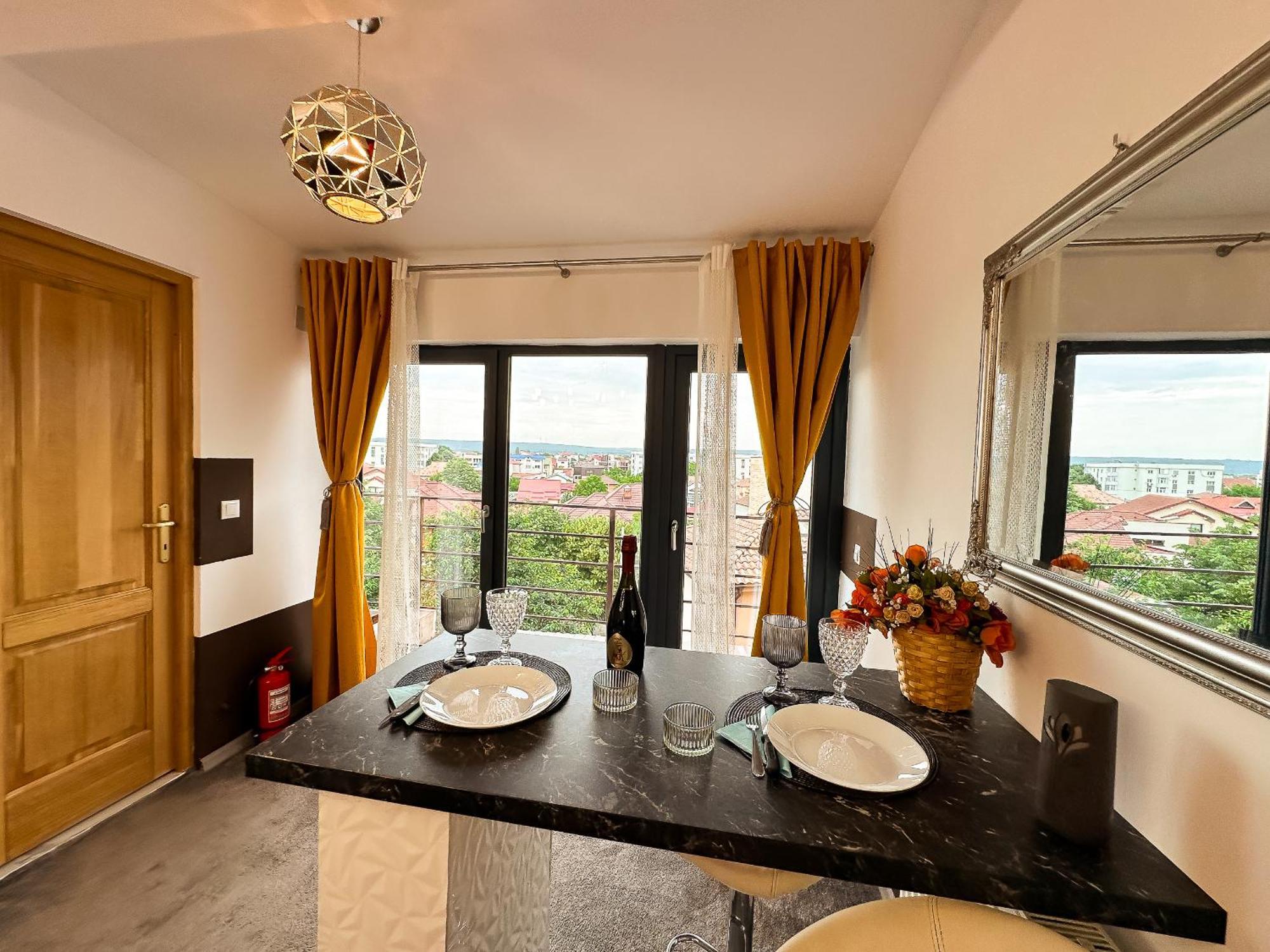 The Royal - Studio With Balcony & Panoramic View Craiova Luaran gambar