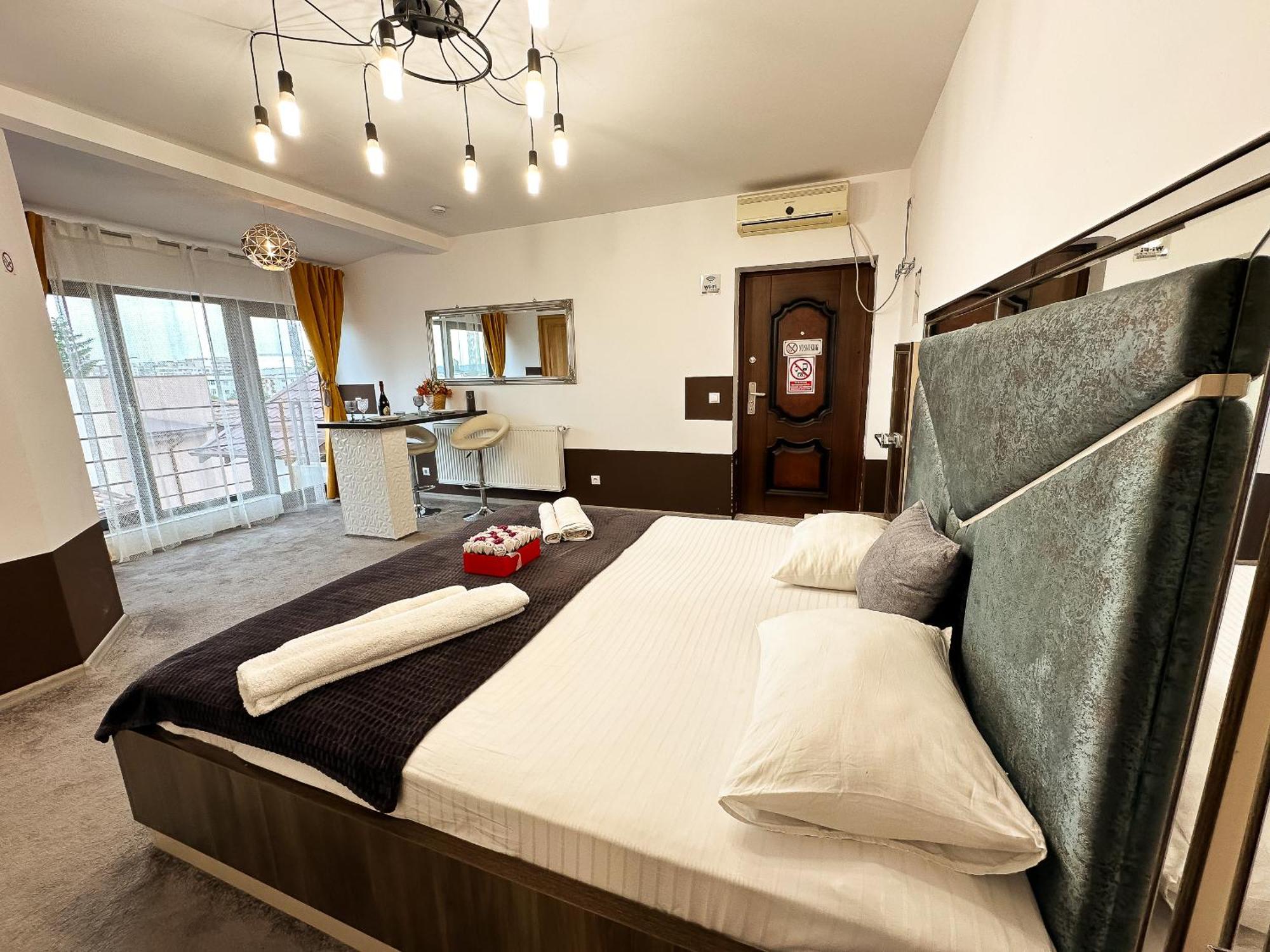 The Royal - Studio With Balcony & Panoramic View Craiova Luaran gambar