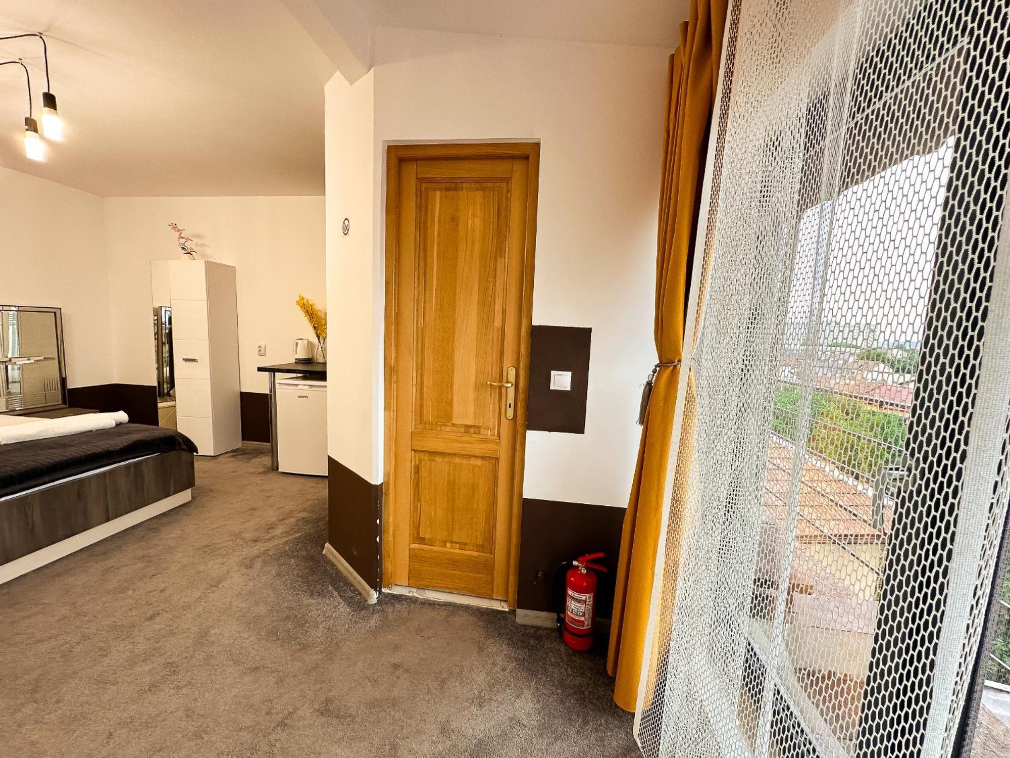 The Royal - Studio With Balcony & Panoramic View Craiova Luaran gambar