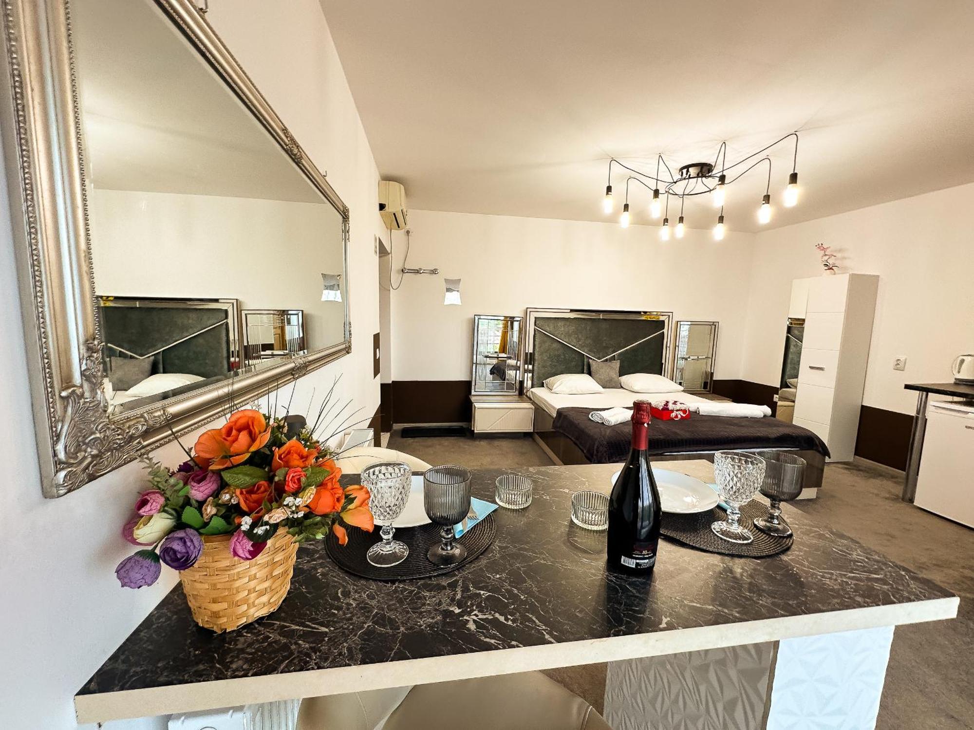 The Royal - Studio With Balcony & Panoramic View Craiova Luaran gambar