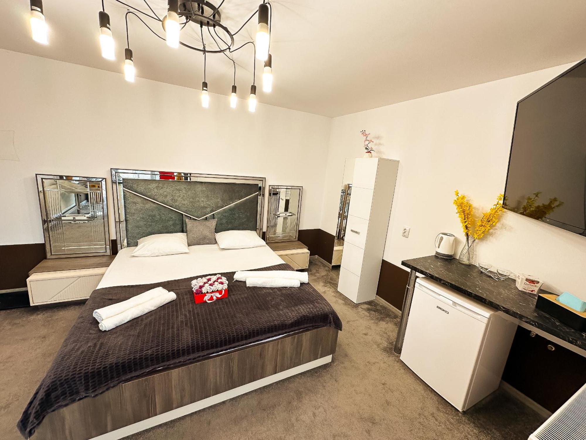 The Royal - Studio With Balcony & Panoramic View Craiova Luaran gambar